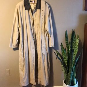 Men’s Brooks Brothers Raincoat with leather collar